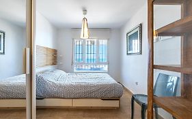 Beachfront Bliss: Apartamento A Pie De Playa